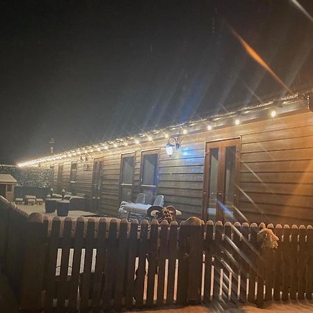 Fairview Farm Holiday Accommodation 14 Luxury Lodges, Cabins, Dog Friendly, Suitable For Couples, Families And Groups, Wedding Guests , Corporate Events, Sleeps 2-65 Guests In Ravenshead, Nottingham Near Sherwood Forest, Set In 88 Acres Exteriér fotografie