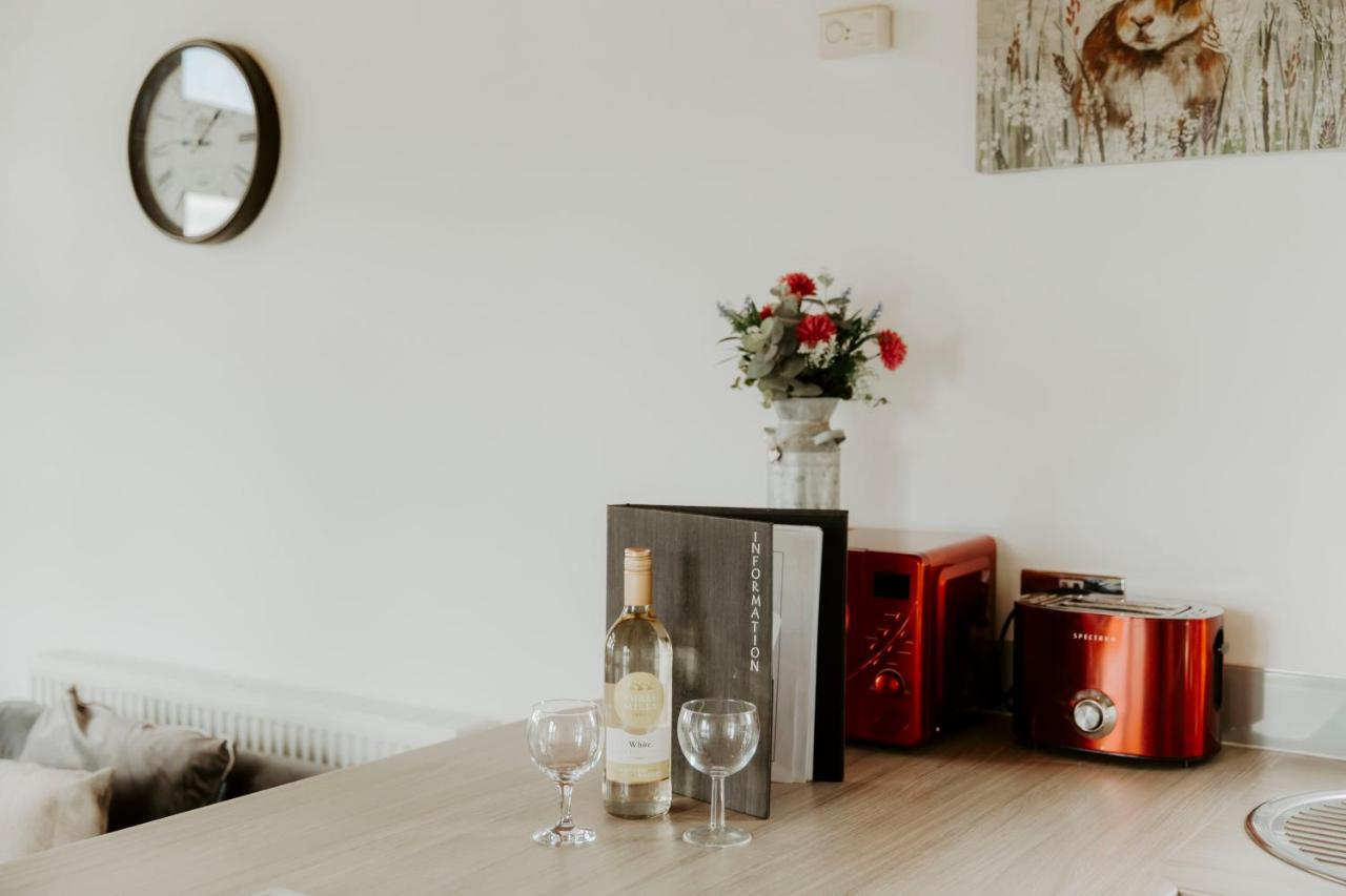Fairview Farm Holiday Accommodation 14 Luxury Lodges, Cabins, Dog Friendly, Suitable For Couples, Families And Groups, Wedding Guests , Corporate Events, Sleeps 2-65 Guests In Ravenshead, Nottingham Near Sherwood Forest, Set In 88 Acres Exteriér fotografie