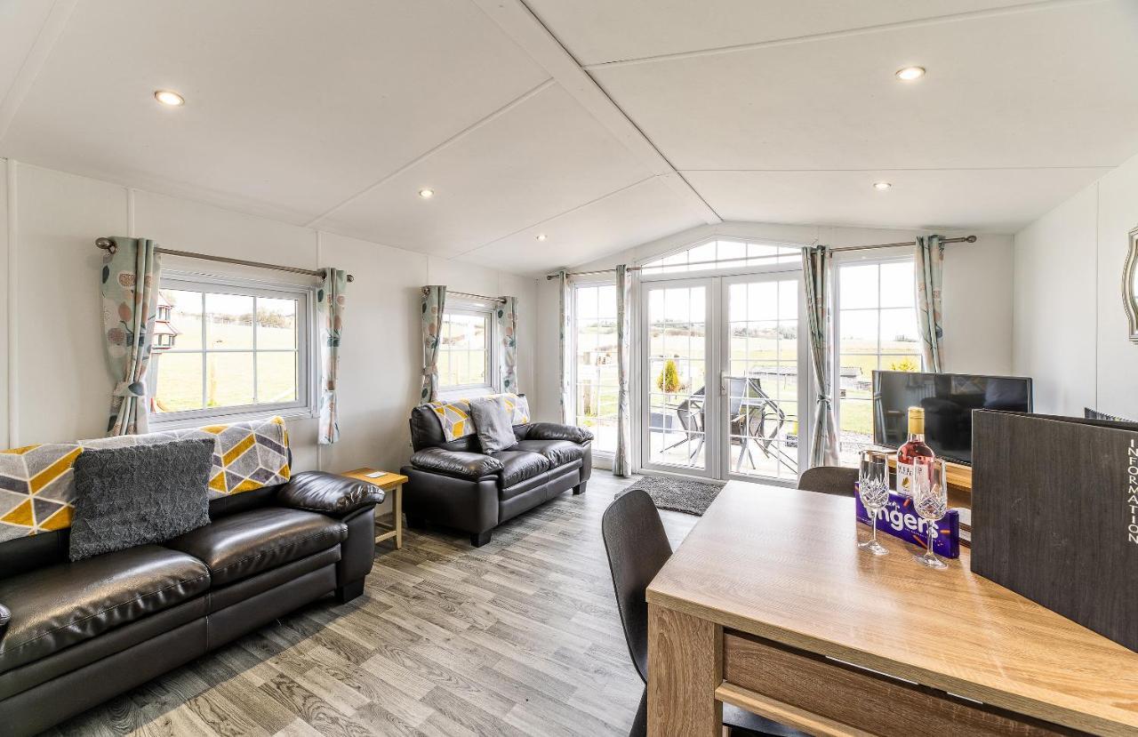 Fairview Farm Holiday Accommodation 14 Luxury Lodges, Cabins, Dog Friendly, Suitable For Couples, Families And Groups, Wedding Guests , Corporate Events, Sleeps 2-65 Guests In Ravenshead, Nottingham Near Sherwood Forest, Set In 88 Acres Exteriér fotografie