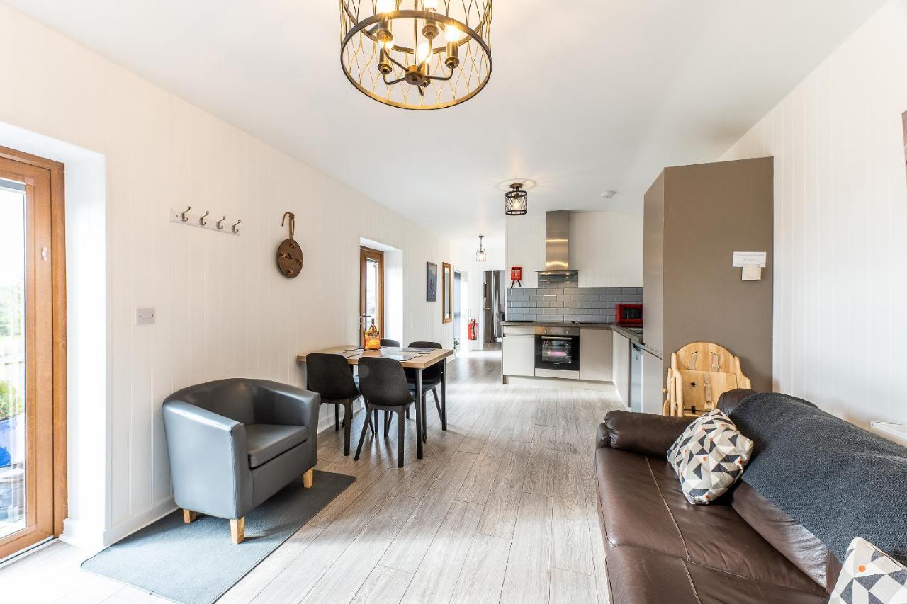 Fairview Farm Holiday Accommodation 14 Luxury Lodges, Cabins, Dog Friendly, Suitable For Couples, Families And Groups, Wedding Guests , Corporate Events, Sleeps 2-65 Guests In Ravenshead, Nottingham Near Sherwood Forest, Set In 88 Acres Exteriér fotografie