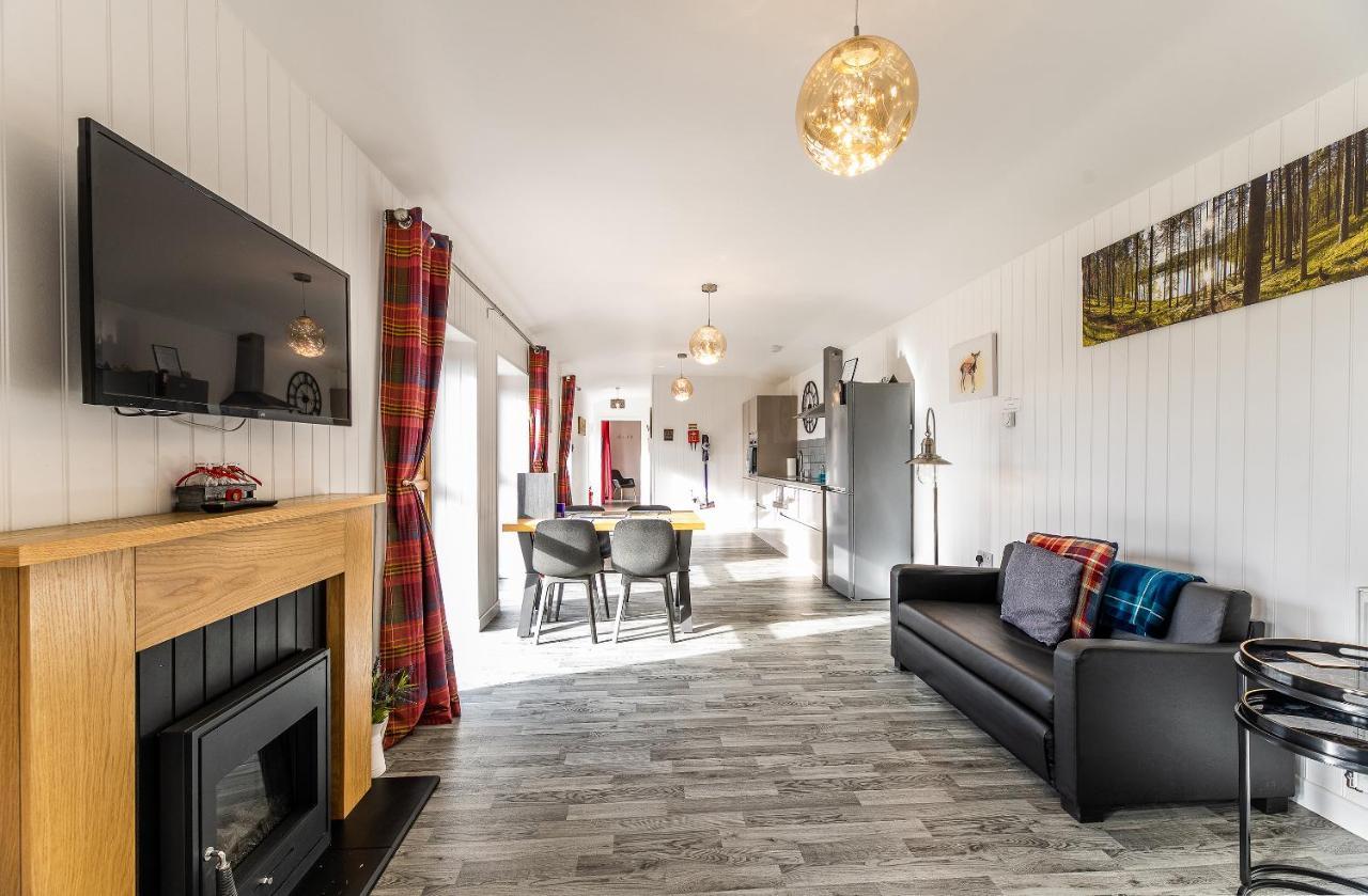 Fairview Farm Holiday Accommodation 14 Luxury Lodges, Cabins, Dog Friendly, Suitable For Couples, Families And Groups, Wedding Guests , Corporate Events, Sleeps 2-65 Guests In Ravenshead, Nottingham Near Sherwood Forest, Set In 88 Acres Exteriér fotografie