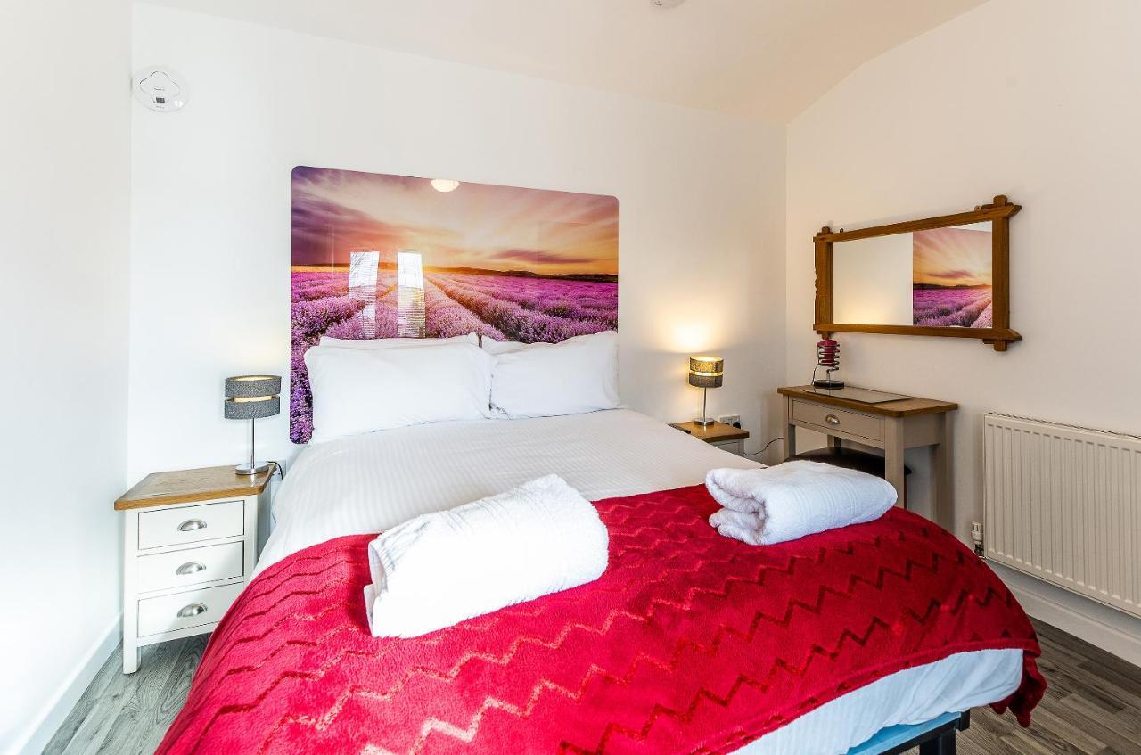 Fairview Farm Holiday Accommodation 14 Luxury Lodges, Cabins, Dog Friendly, Suitable For Couples, Families And Groups, Wedding Guests , Corporate Events, Sleeps 2-65 Guests In Ravenshead, Nottingham Near Sherwood Forest, Set In 88 Acres Exteriér fotografie