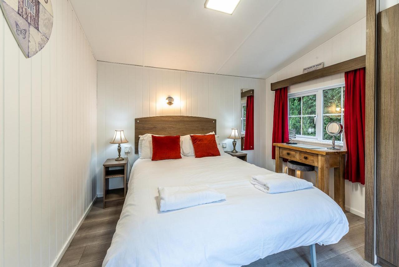 Fairview Farm Holiday Accommodation 14 Luxury Lodges, Cabins, Dog Friendly, Suitable For Couples, Families And Groups, Wedding Guests , Corporate Events, Sleeps 2-65 Guests In Ravenshead, Nottingham Near Sherwood Forest, Set In 88 Acres Exteriér fotografie