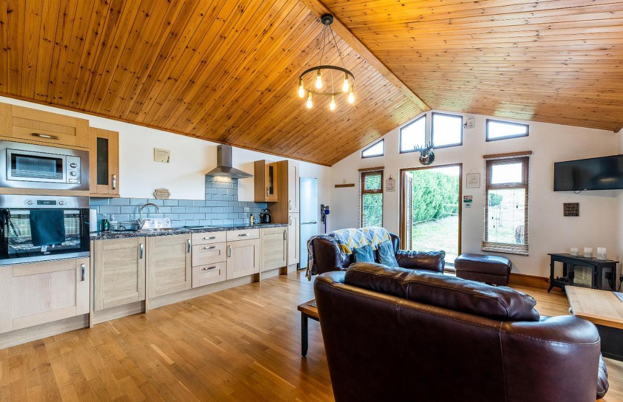 Fairview Farm Holiday Accommodation 14 Luxury Lodges, Cabins, Dog Friendly, Suitable For Couples, Families And Groups, Wedding Guests , Corporate Events, Sleeps 2-65 Guests In Ravenshead, Nottingham Near Sherwood Forest, Set In 88 Acres Exteriér fotografie
