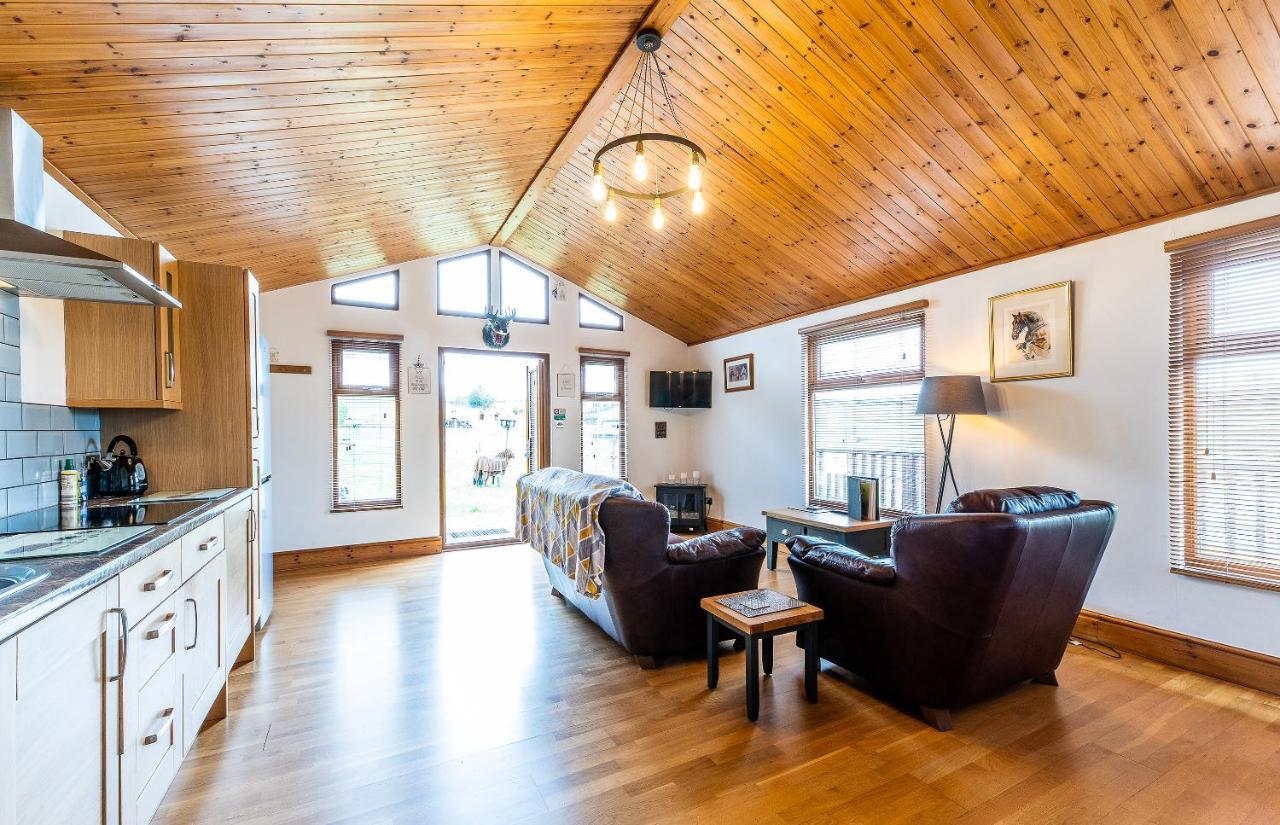Fairview Farm Holiday Accommodation 14 Luxury Lodges, Cabins, Dog Friendly, Suitable For Couples, Families And Groups, Wedding Guests , Corporate Events, Sleeps 2-65 Guests In Ravenshead, Nottingham Near Sherwood Forest, Set In 88 Acres Exteriér fotografie