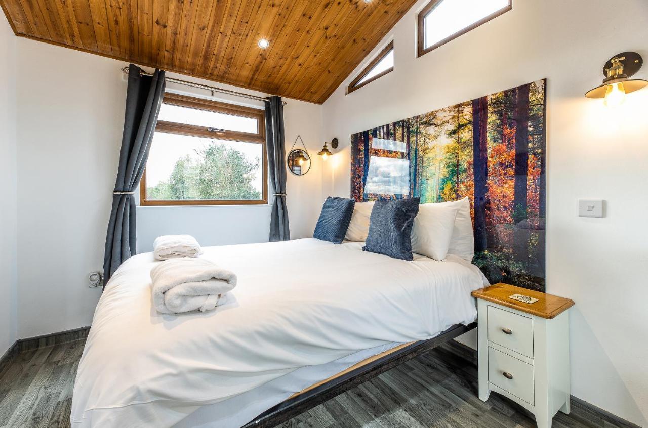 Fairview Farm Holiday Accommodation 14 Luxury Lodges, Cabins, Dog Friendly, Suitable For Couples, Families And Groups, Wedding Guests , Corporate Events, Sleeps 2-65 Guests In Ravenshead, Nottingham Near Sherwood Forest, Set In 88 Acres Exteriér fotografie