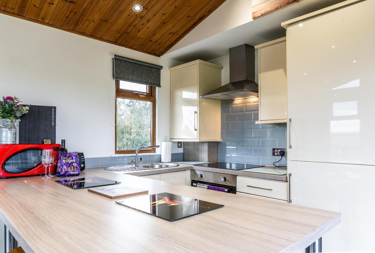 Fairview Farm Holiday Accommodation 14 Luxury Lodges, Cabins, Dog Friendly, Suitable For Couples, Families And Groups, Wedding Guests , Corporate Events, Sleeps 2-65 Guests In Ravenshead, Nottingham Near Sherwood Forest, Set In 88 Acres Exteriér fotografie