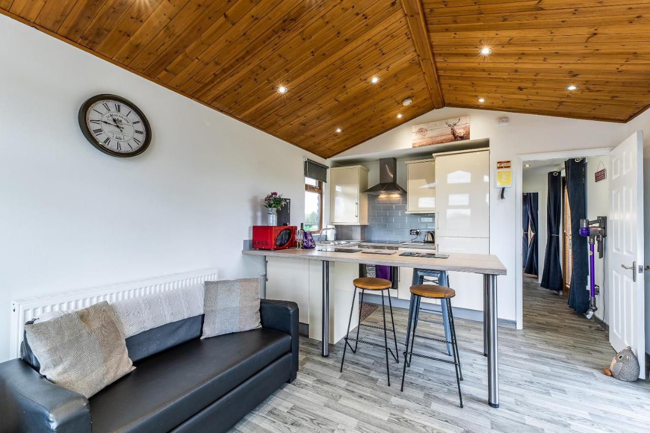 Fairview Farm Holiday Accommodation 14 Luxury Lodges, Cabins, Dog Friendly, Suitable For Couples, Families And Groups, Wedding Guests , Corporate Events, Sleeps 2-65 Guests In Ravenshead, Nottingham Near Sherwood Forest, Set In 88 Acres Exteriér fotografie