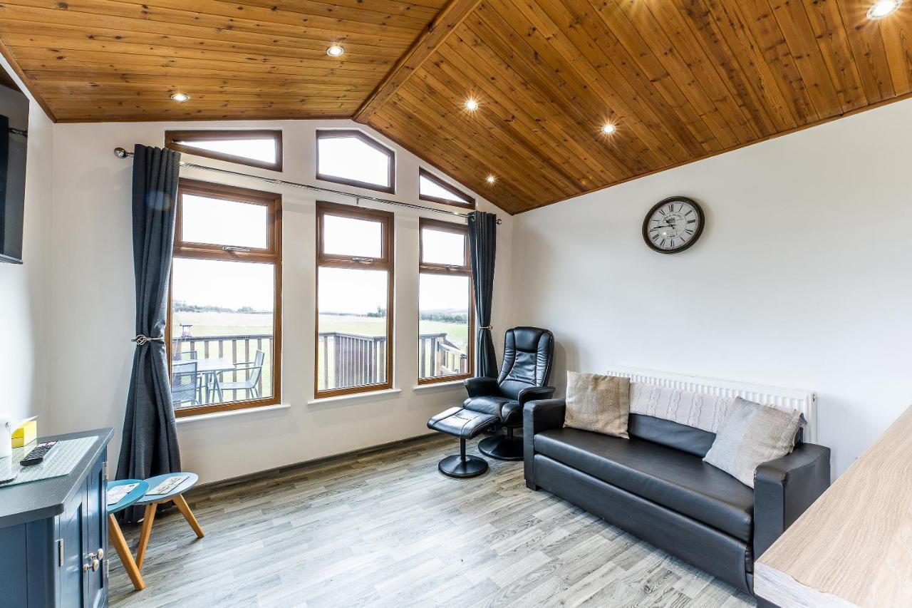 Fairview Farm Holiday Accommodation 14 Luxury Lodges, Cabins, Dog Friendly, Suitable For Couples, Families And Groups, Wedding Guests , Corporate Events, Sleeps 2-65 Guests In Ravenshead, Nottingham Near Sherwood Forest, Set In 88 Acres Exteriér fotografie