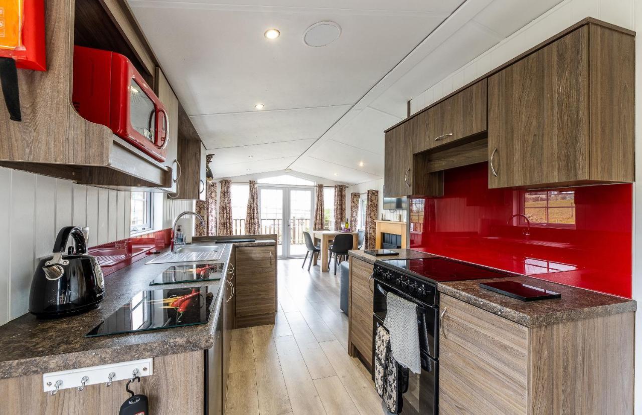 Fairview Farm Holiday Accommodation 14 Luxury Lodges, Cabins, Dog Friendly, Suitable For Couples, Families And Groups, Wedding Guests , Corporate Events, Sleeps 2-65 Guests In Ravenshead, Nottingham Near Sherwood Forest, Set In 88 Acres Exteriér fotografie