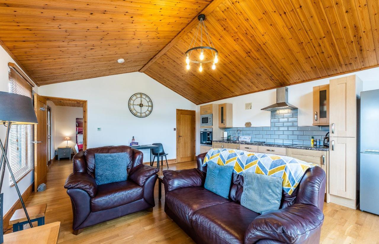 Fairview Farm Holiday Accommodation 14 Luxury Lodges, Cabins, Dog Friendly, Suitable For Couples, Families And Groups, Wedding Guests , Corporate Events, Sleeps 2-65 Guests In Ravenshead, Nottingham Near Sherwood Forest, Set In 88 Acres Exteriér fotografie