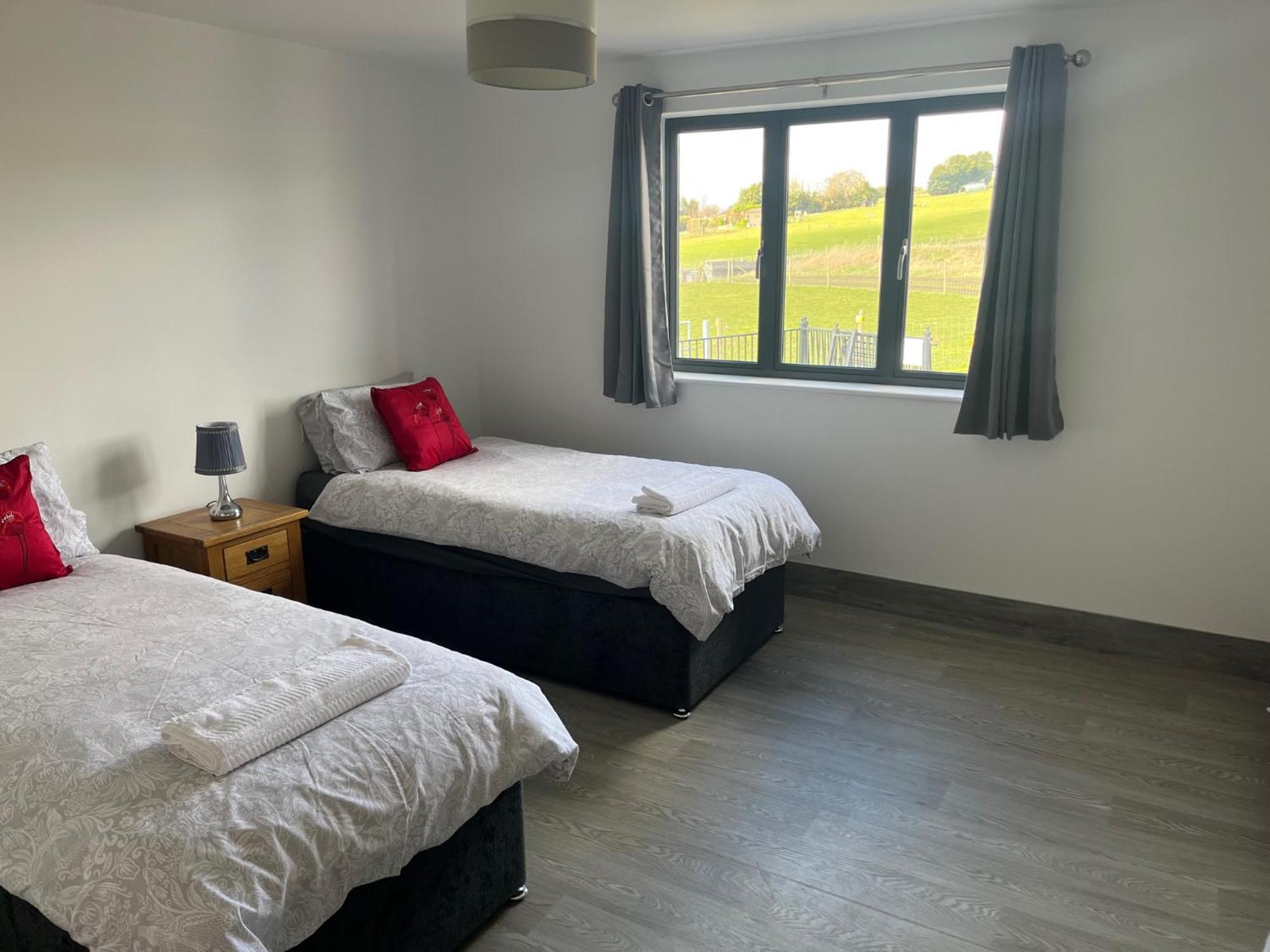 Fairview Farm Holiday Accommodation 14 Luxury Lodges, Cabins, Dog Friendly, Suitable For Couples, Families And Groups, Wedding Guests , Corporate Events, Sleeps 2-65 Guests In Ravenshead, Nottingham Near Sherwood Forest, Set In 88 Acres Exteriér fotografie